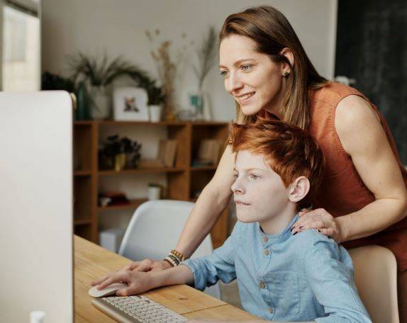 Je suis la scolarité de mon enfant avec Pronote